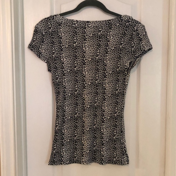 Express Leopard V-neck Top - Picture 7 of 7